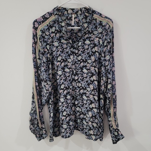 Free People Tops - Free People Floral Top‎ Size Small Dainty Dark Romance Feminine Boho Cottage